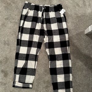 Men’s black and white plaid pajama pants
